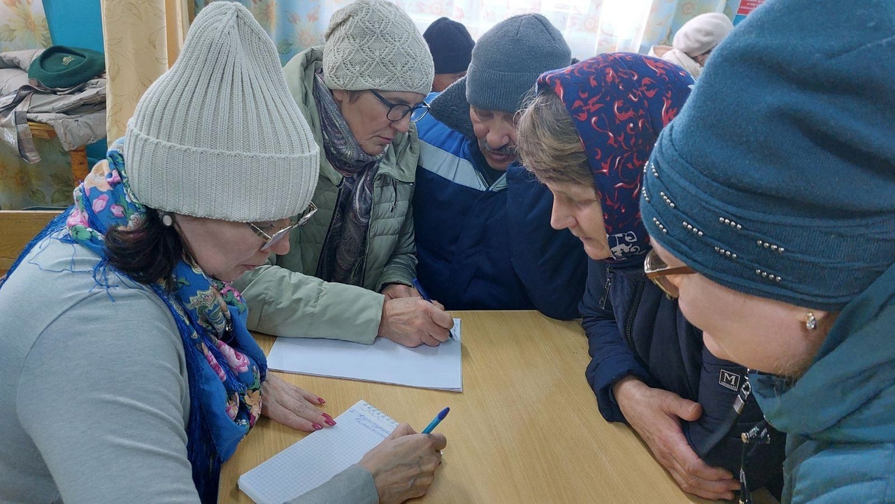 Глава Викуловского района Андрей Лотов провел встречу с жителями деревни  Заборка, которая находится в зоне риска затопления в связи с предстоящим  паводком. - Викулово72.ру. Новости Викуловского района